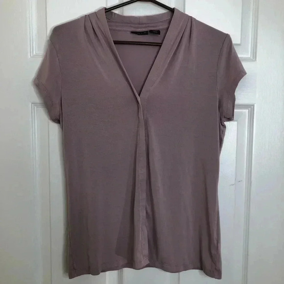 Tahari Short Sleeved Shirt Flowy Light Purple Size Medium - Picture 1 of 15